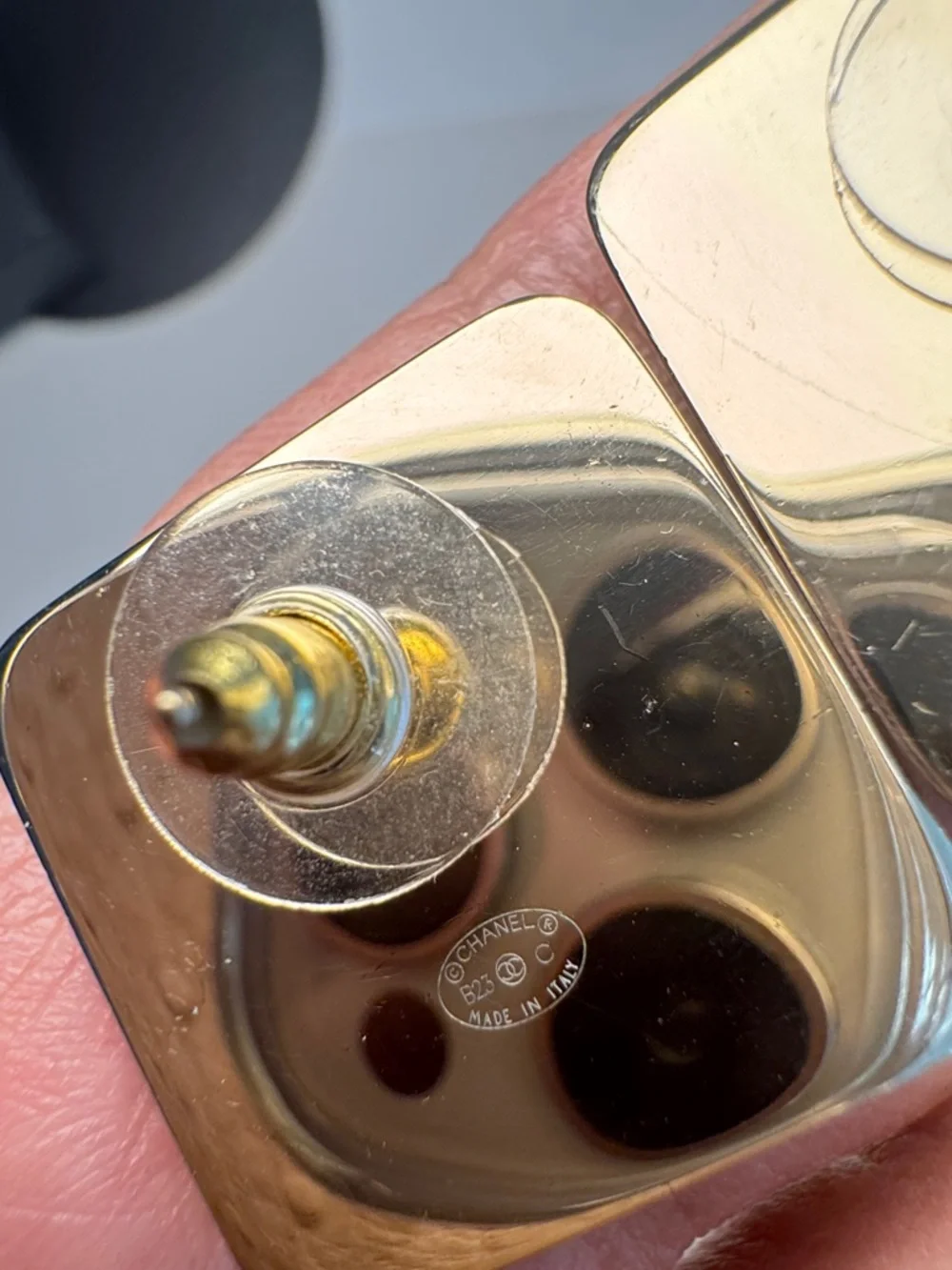 CHANEL Gold-Tone Black & White CC Square EARRINGS- 100% AUTHENTIC - Picture 3 of 6